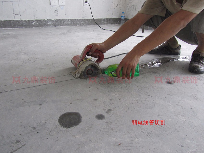 弱電線管開槽.jpg 弱電線管開槽.jpg